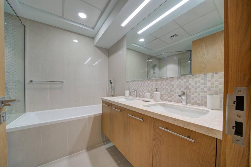 Burj Khalifa View - 2Br And Maid - Downtown Apartment Dubai Exterior foto